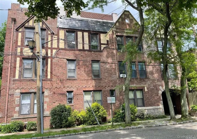 1st image of 1 Hillside Ave #3B, North Hempstead, NY 11021 | MLS# 1037913