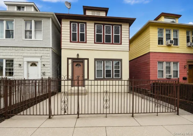 Multi family home for sale at 1716 Parkview Ave, New York, NY 10461 | MLS# 1037917