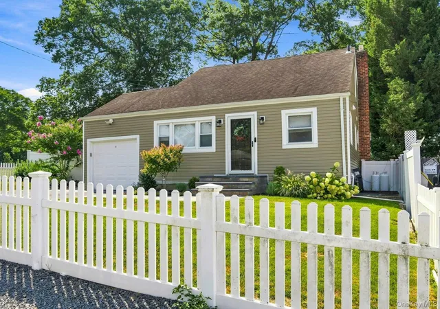 Photo 2 of Sale Pending at 80 E 20th Street, Huntington, NY 11746 | MLS# 1037927 | Listing updated on 2026-08-31