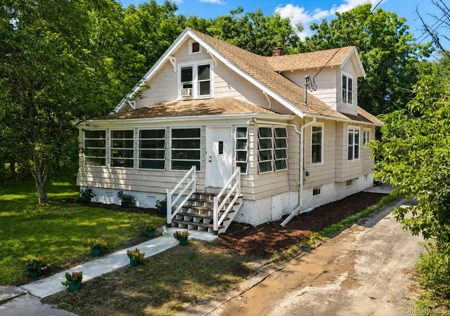 Photo 1 of Single family home for sale at 156 W Bridge St, Catskill, NY 12414 | MLS# 1037939 | Listing updated on 2026-08-13