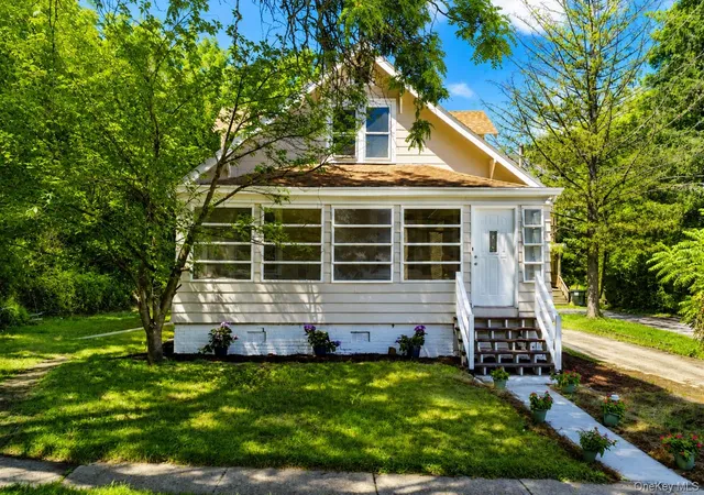 Photo 2 of Single family home for sale at 156 W Bridge St, Catskill, NY 12414 | MLS# 1037939 | Listing updated on 2026-08-13