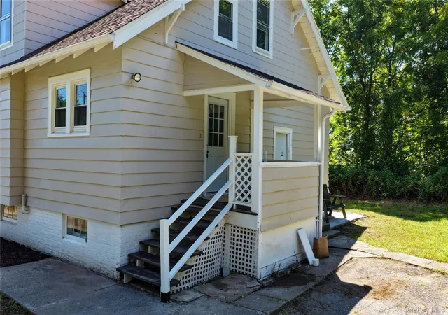 Photo 3 of Single family home for sale at 156 W Bridge St, Catskill, NY 12414 | MLS# 1037939 | Listing updated on 2026-08-13