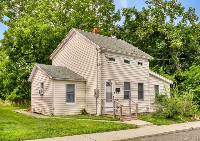 1st image of 429 Kaplan Ave, Southold, NY 11944 | MLS# 1037952