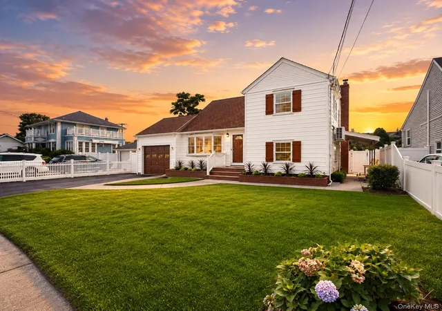 Photo 1 of Single family home for sale at 984 Hayes St, Hempstead, NY 11510 | MLS# 1037961 | Listing updated on 2026-09-25
