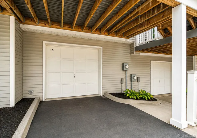 Photo 3 of Sale Pending at 15 Leeward Ln #15, Brookhaven, NY 11777 | MLS# 1037967 | Listing updated on 2026-08-29