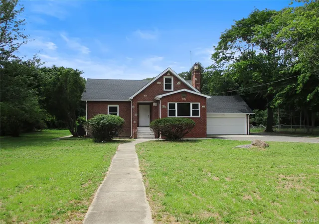 Photo 2 of Single family home for sale at 554 Mill Rd, Brookhaven, NY 11727 | MLS# 1038012 | Listing updated on 2026-10-02