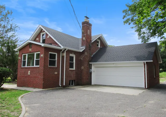 Photo 3 of Single family home for sale at 554 Mill Rd, Brookhaven, NY 11727 | MLS# 1038012 | Listing updated on 2026-10-02