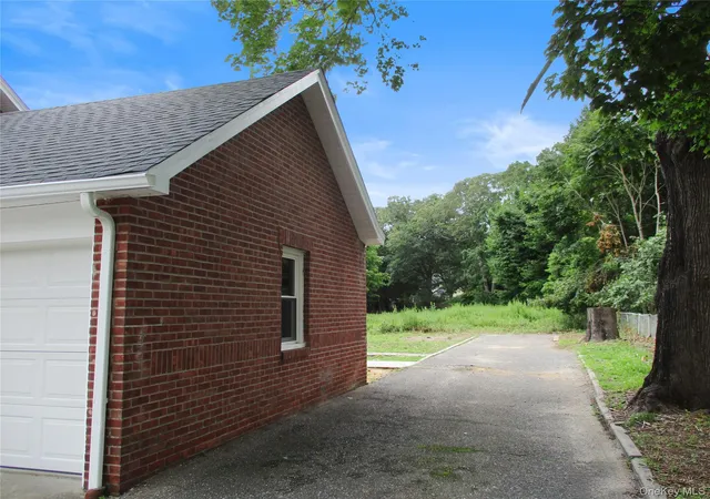 Photo 4 of Single family home for sale at 554 Mill Rd, Brookhaven, NY 11727 | MLS# 1038012 | Listing updated on 2026-10-02
