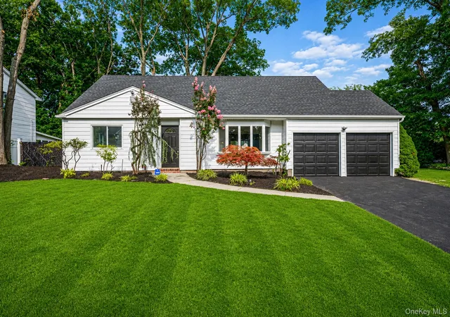 Photo 3 of Sale Pending at 23 Dellmarie Ln, Smithtown, NY 11767 | MLS# 1038013 | Listing updated on 2026-09-04