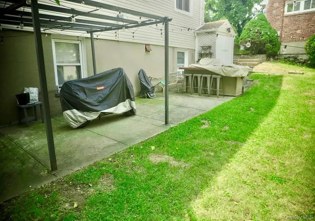 Photo 4 of Single family home for sale at 930 Mile Sq Rd, Yonkers, NY 10704 | MLS# 1038022 | Listing updated on 2026-08-14