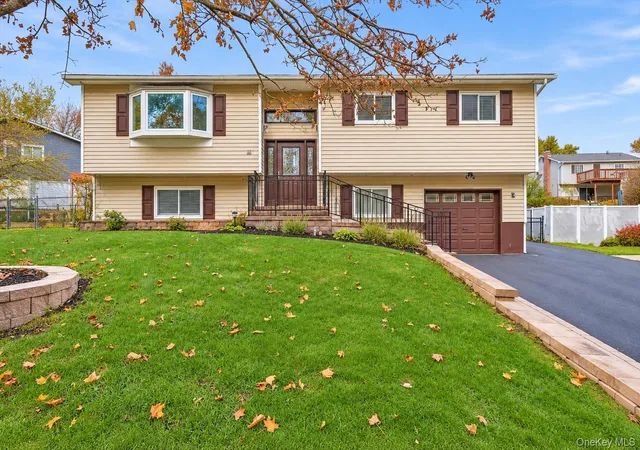 Photo 1 of Single family home for sale at 10 Harvest Hl Ln, Middletown, NY 10940 | MLS# 1038024 | Listing updated on 2026-10-29