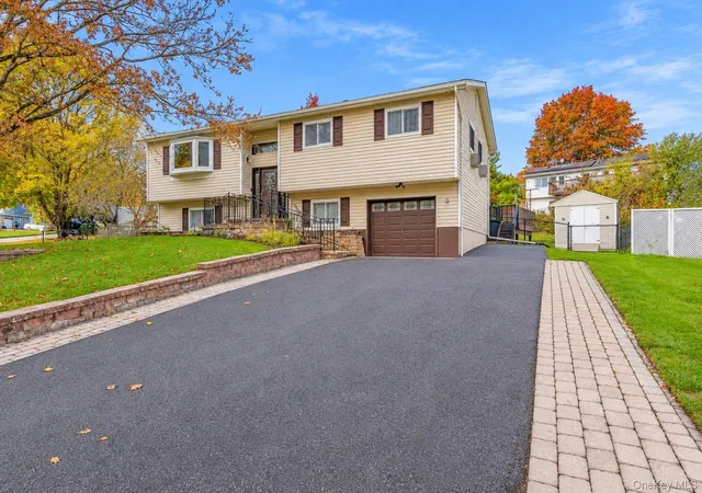 Photo 2 of Single family home for sale at 10 Harvest Hl Ln, Middletown, NY 10940 | MLS# 1038024 | Listing updated on 2026-10-29