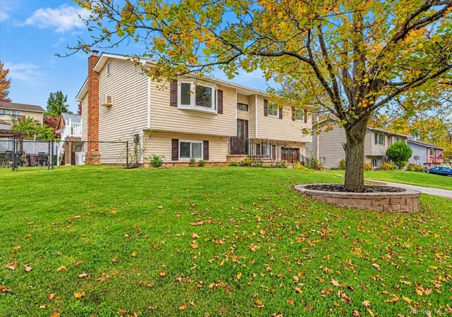 Photo 3 of Single family home for sale at 10 Harvest Hl Ln, Middletown, NY 10940 | MLS# 1038024 | Listing updated on 2026-10-29