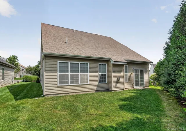 Listing Photo 2 - Condo for sale in building located at 34 Hawthorne Dr, Middletown, NY 10940