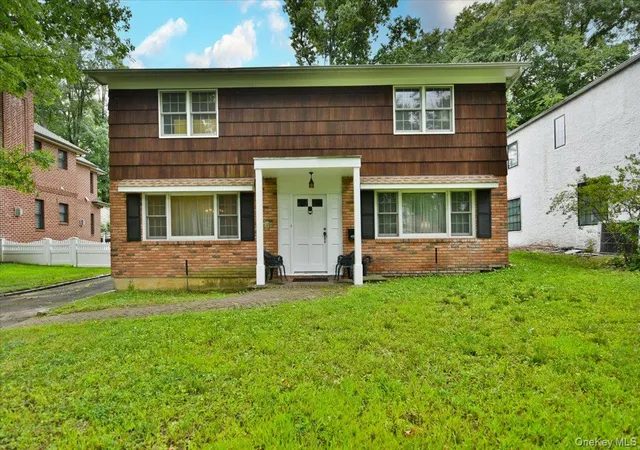 Photo 2 of Sale Pending at 12 Hutchinson Ct, North Hempstead, NY 11023 | MLS# 1038045 | Listing updated on 2026-09-22
