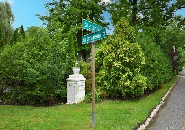 Photo 3 of Sale Pending at 12 Hutchinson Ct, North Hempstead, NY 11023 | MLS# 1038045 | Listing updated on 2026-09-22
