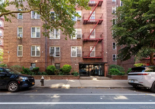 Listing Photo 2 - Condo for sale in building located at 33-24 91St St, New York, NY 11372 - Unit #4S