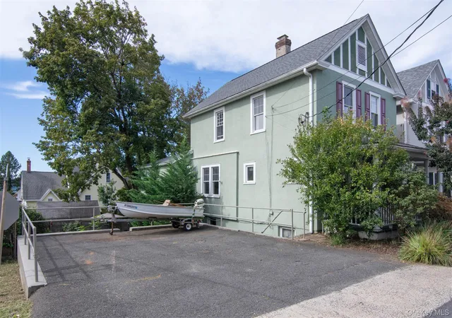 Photo 3 of Single family home for sale at 18 Grinnell St, Greenburgh, NY 10533 | MLS# 1038059 | Listing updated on 2026-10-03