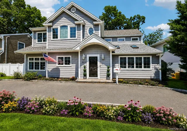 Photo 2 of Sale Pending at 231 Koehl St, Oyster Bay, NY 11762 | MLS# 1038068 | Listing updated on 2026-08-26