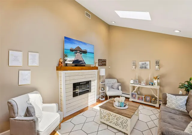 Photo 3 of Sale Pending at 231 Koehl St, Oyster Bay, NY 11762 | MLS# 1038068 | Listing updated on 2026-08-26