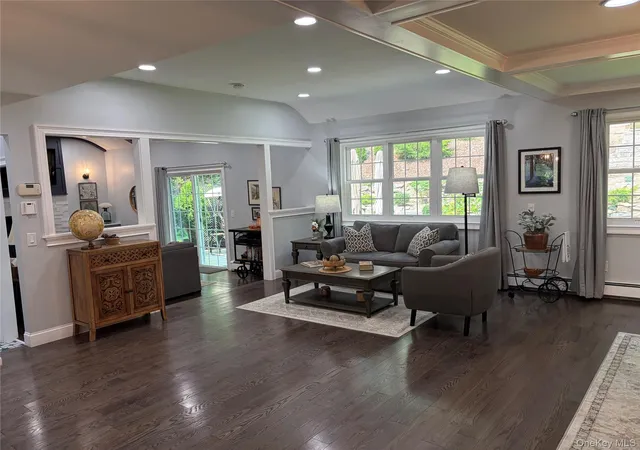 Photo 3 of Sale Pending at 457 Wolf Hl, Huntington, NY 11746 | MLS# 1038070 | Listing updated on 2026-09-05
