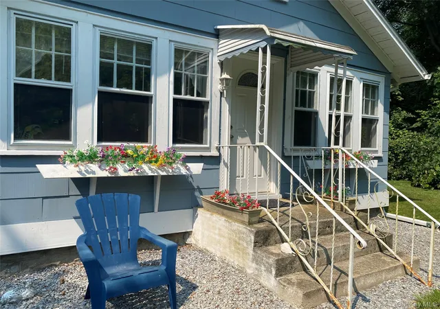 Photo 3 of Single family home for sale at 66 Longfellow Dr, Brookhaven, NY 11951 | MLS# 1038076 | Listing updated on 2026-09-23