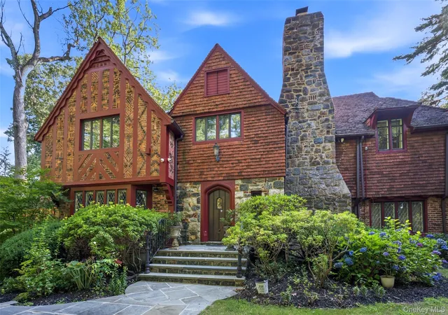 Photo 1 of Mansion for sale at 60 Wensley Dr, North Hempstead, NY 11020 | MLS# 1038087 | Listing updated on 2026-09-16