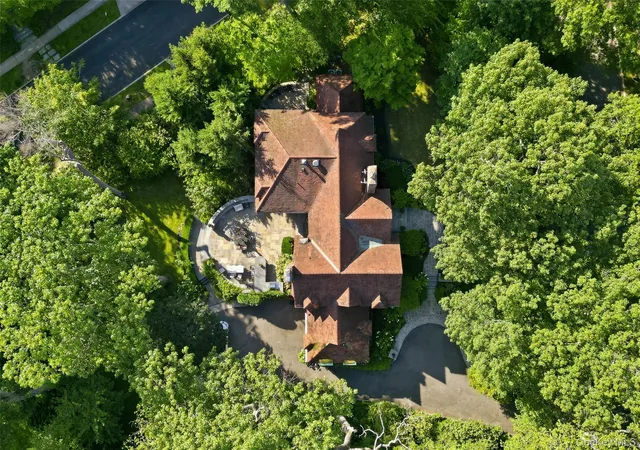 Photo 3 of Mansion for sale at 60 Wensley Dr, North Hempstead, NY 11020 | MLS# 1038087 | Listing updated on 2026-09-16