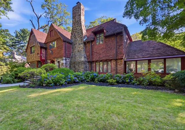 Photo 4 of Single family home for sale at 60 Wensley Dr, North Hempstead, NY 11020 | MLS# 1038087 | Listing updated on 2026-09-06