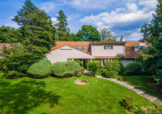 1st image of 9 Talbot Dr, North Hempstead, NY 11020 | MLS# 1038093