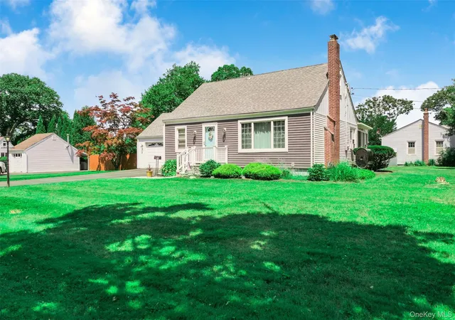 Photo 3 of Sale Pending at 49 Regent St, Brookhaven, NY 11772 | MLS# 1038098 | Listing updated on 2026-09-03