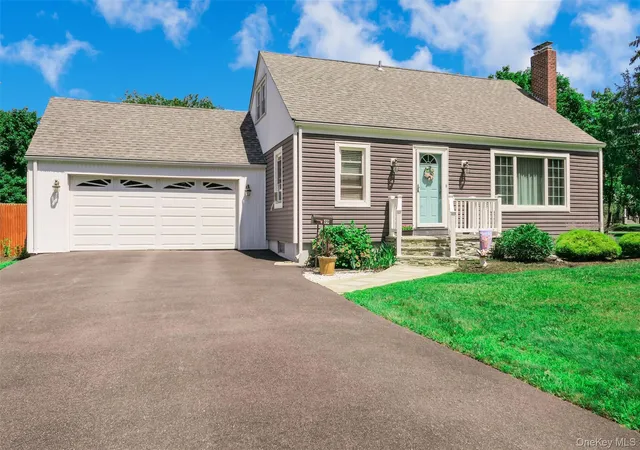 Photo 3 of Sale Pending at 49 Regent St, Brookhaven, NY 11772 | MLS# 1038098 | Listing updated on 2026-09-03