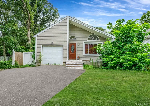 Photo 1 of Single family home for sale at 413 Glen Dr, Brookhaven, NY 11967 | MLS# 1038100 | Listing updated on 2026-08-17