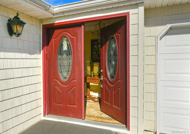 Photo 3 of Sale Pending at 22 Apple Blossom Ln, Brookhaven, NY 11772 | MLS# 1038109 | Listing updated on 2026-09-21