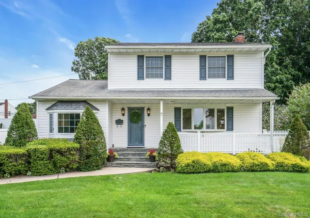1st image of 7 Tomkins Ct, Smithtown, NY 11725 | MLS# 1038114