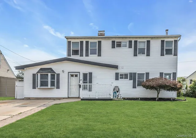 Photo 1 of Sale Pending at 17 Chickadee Ln, Hempstead, NY 11756 | MLS# 1038115 | Listing updated on 2026-08-30
