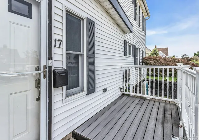 Photo 3 of Sale Pending at 17 Chickadee Ln, Hempstead, NY 11756 | MLS# 1038115 | Listing updated on 2026-08-30