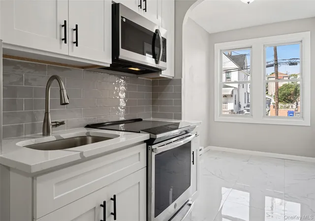 Listing Photo 5 - Condo for sale in building located at 3946 Amundson Ave, New York, NY 10466