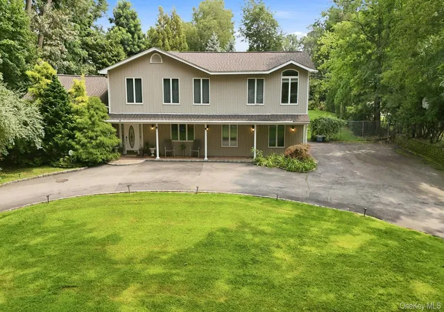 Photo 3 of Single family home for sale at 11 Soundview Dr, Brookhaven, NY 11777 | MLS# 1038126 | Listing updated on 2026-09-25