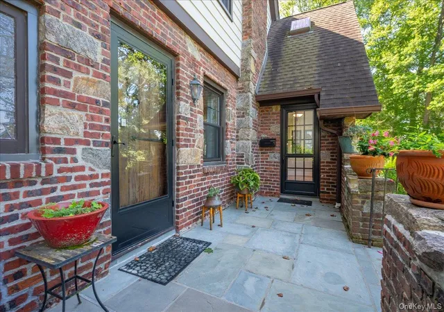 Photo 3 of Sale Pending at 3 Walworth Ter, White Plains, NY 10606 | MLS# 1038144 | Listing updated on 2026-09-17