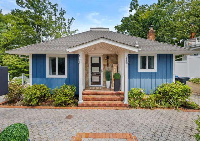 Photo 1 of Single family home for sale at 39 Potter Ln, Huntington, NY 11743 | MLS# 1038159 | Listing updated on 2026-09-07