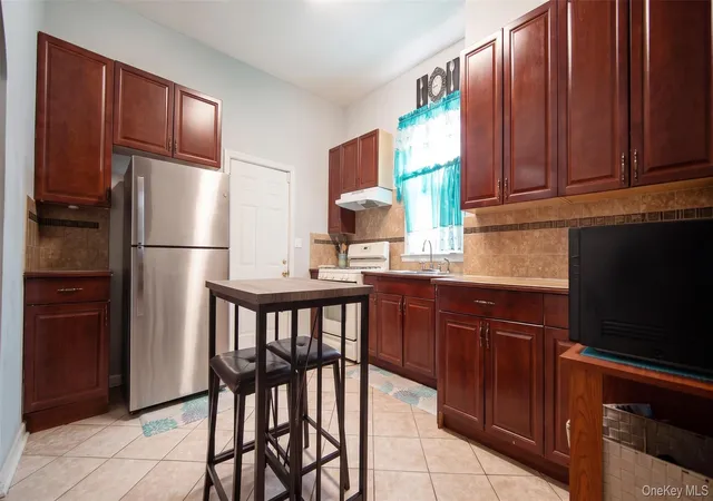 Listing Photo 3 - Condo for sale in building located at 120 S 11th Ave, Mount Vernon, NY 10550
