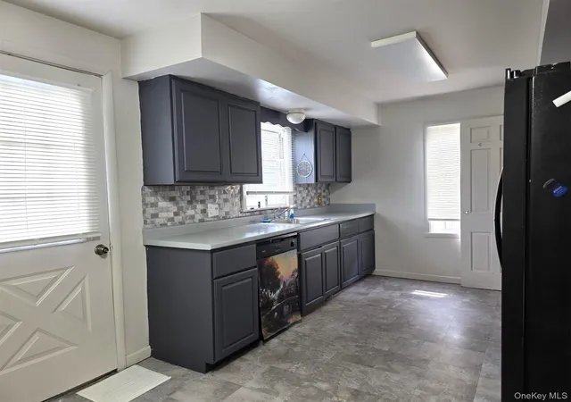 Photo 3 of Single family home for sale at 195 Commonwealth Ave, Middletown, NY 10940 | MLS# 1038167 | Listing updated on 2026-09-01