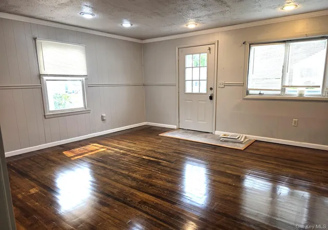 Photo 3 of Single family home for sale at 195 Commonwealth Ave, Middletown, NY 10940 | MLS# 1038167 | Listing updated on 2026-09-24