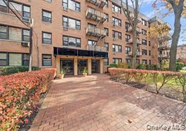 1st image of 6 Birchwood Ct #4B, North Hempstead, NY 11501 | MLS# 1038170