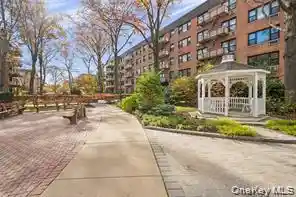 Listing Photo 2 - Condo for sale in 6 Birchwood Ct located at 6 Birchwood Ct, Mineola, NY 11030 - Unit #4B