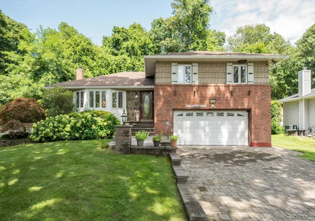1st image of 131 Stratford N, North Hempstead, NY 11577 | MLS# 1038179