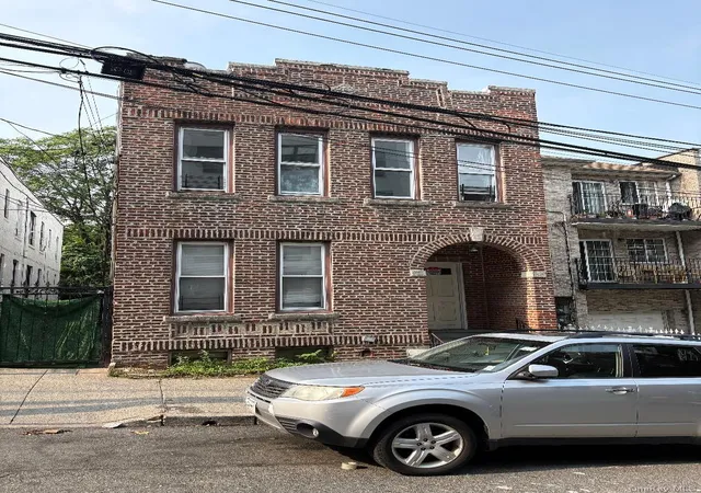 3rd image of 632 E 223Rd St, New York, NY 10466 | MLS# 1038183