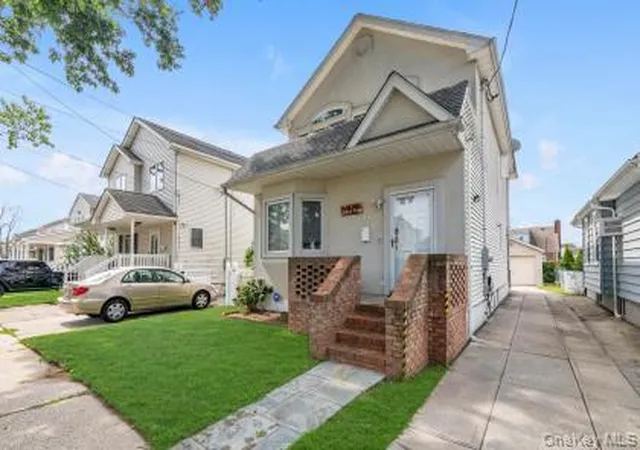1st image of 14 N 4th St, North Hempstead, NY 11040 | MLS# 1038186
