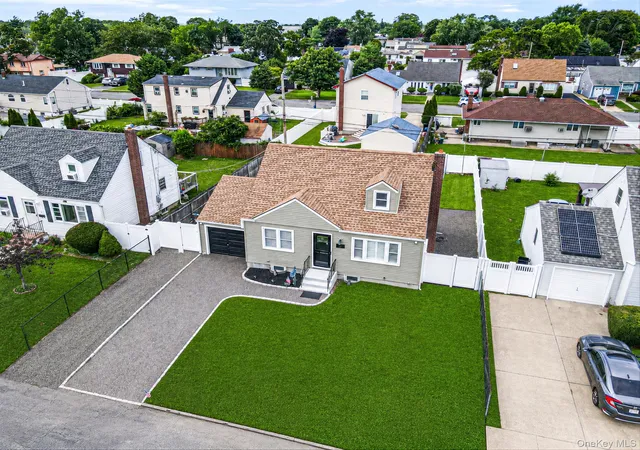 4th image of 13 Maple Dr, Babylon, NY 11757 | MLS# 1038203